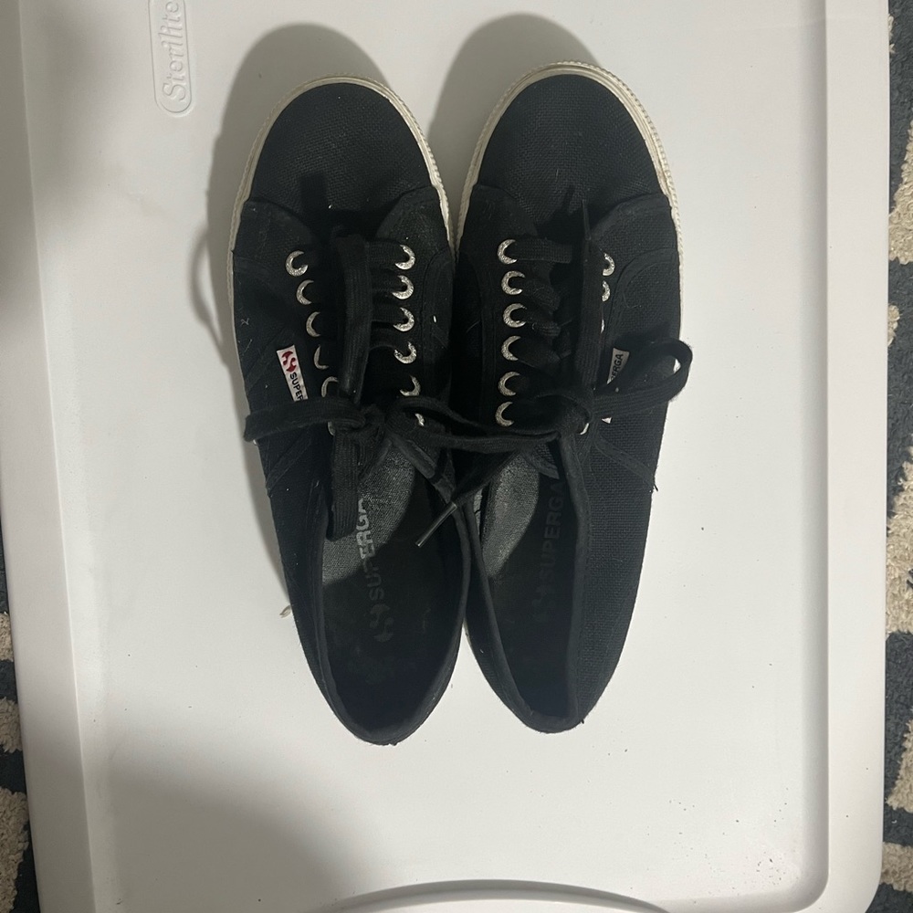 Black platform supergas